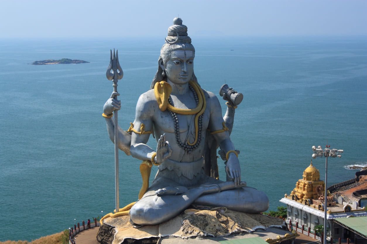 Iconic Shiva statue at Murudeshwar, Karnataka, majestically overlooking the ocean, symbolizing divinity and devotion.