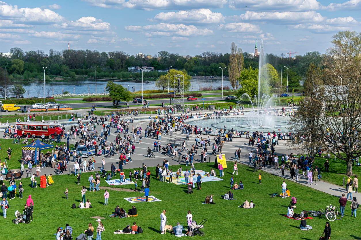 People enjoying picnics and celebrations in a Warsaw park on Labor Day.