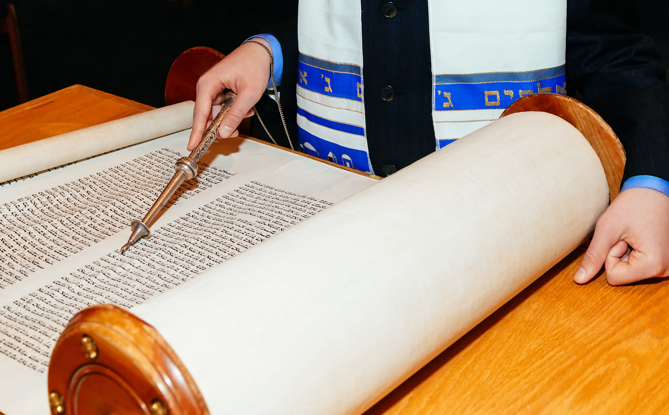 Torah reading during the Simchat Torah celebration.